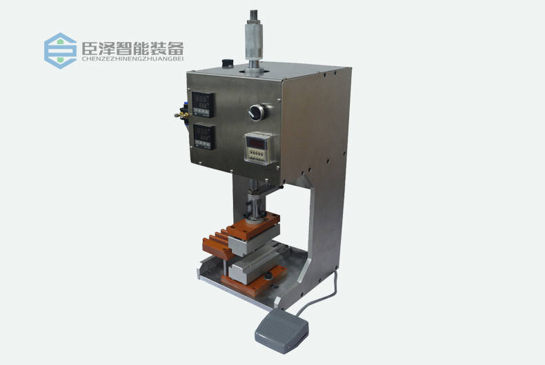 LED軟燈帶矽膠擠出生產線之（zhī）防水堵頭（tóu）成型機（jī）